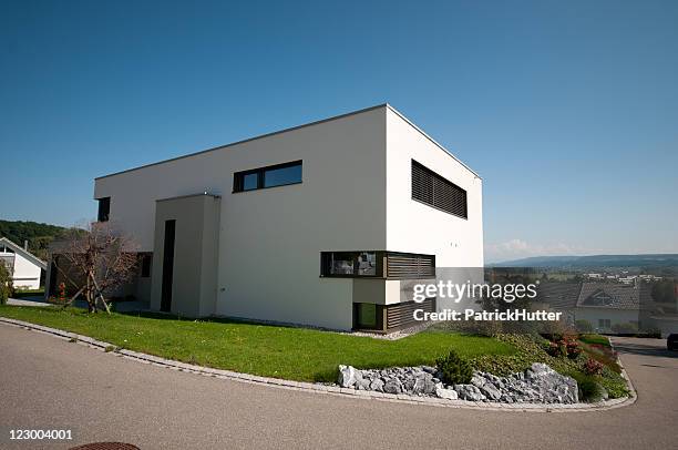 detached house - detached house stock pictures, royalty-free photos & images