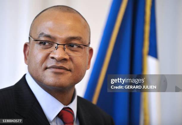 Pierre N'Gahane, d'origine camerounaise, pose pour les photographes, le 12 novembre 2008 à la Préfecture des Bouches-du-Rhône, après avoir été nommé...