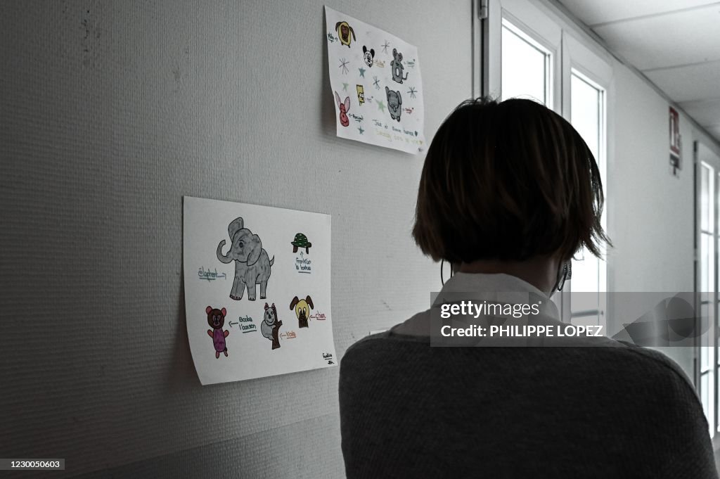 FRANCE-SOCIAL-FAMILY-CHILDREN-GOVERNMENT
