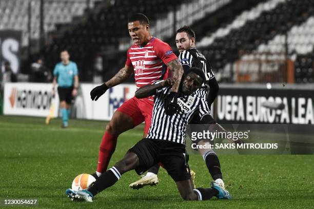 Granada's Venezuelan forward Darwin Machis fights for the ball with Paok's Senegalese defender Moussa Wague during the UEFA Europa League Group E...