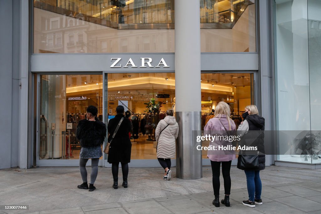 Christmas Shoppers In London's Oxford Street