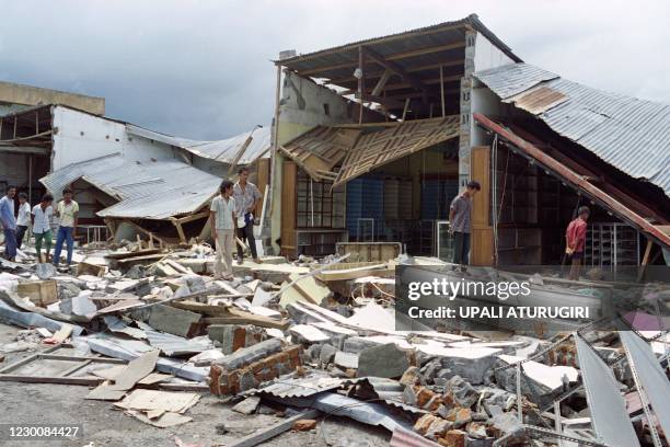 Picture taken on December 14, 1992 at Maumere on the Flores Island showing survivors at the devastated beach among the ruins after the earthquake. -...