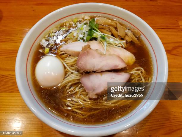 chicken taste ramen noodle soup, japanese food - ramen noodles stock pictures, royalty-free photos & images