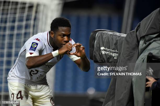 Metz's Belgian forward Aaron Leya Iseka forms a heart shape with his hands in front of a camera after scoring a goal during the French L1 football...