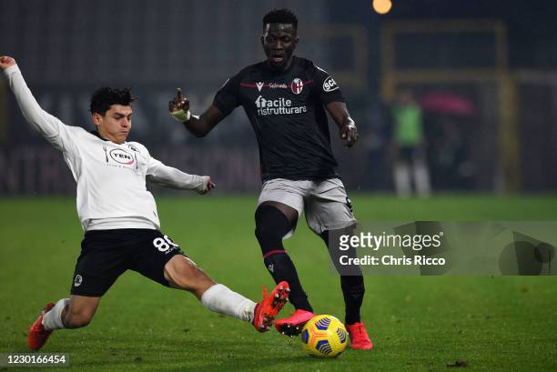 Musa Barrow of Bologna FC tackled by Kevin Agudelo of Spezia Calcio during the Serie A match between Spezia Calcio and Bologna FC at Stadio Alberto...