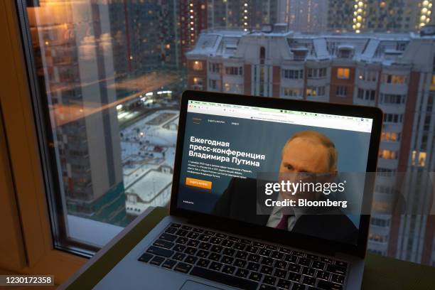 Putin Computer Photos and Premium High Res Pictures - Getty Images