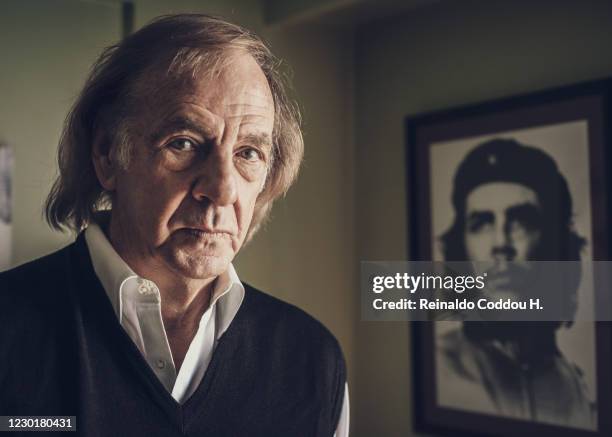 Cesar Luis Menotti poses in front of a picture of Ernesto Che Gevara for a portrait on April 21, 2009 in Buenos Aires, Argentina.