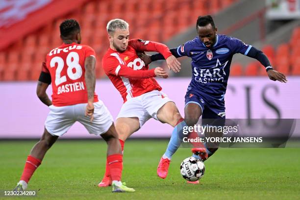 Standard's Nicolas Raskin and Mouscron's Fabrice Olinga fight for the ball during a soccer match between Standard de Liege and RE Mouscron, Sunday 20...