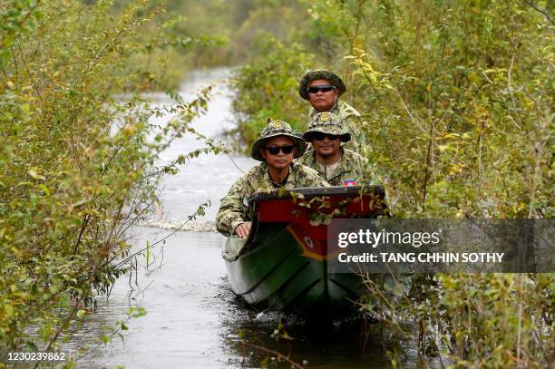 Parakeet Ranger 37 Cambodia Bird Rangers Stock Photos, High-Res Pictures, and Images ...