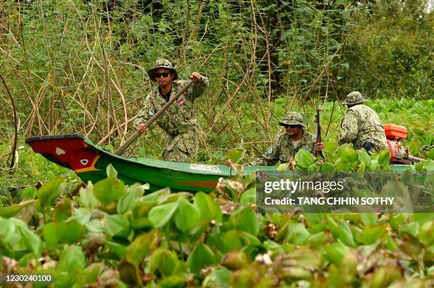 Parakeet Ranger 37 Cambodia Bird Rangers Stock Photos, High-Res Pictures, and Images ...
