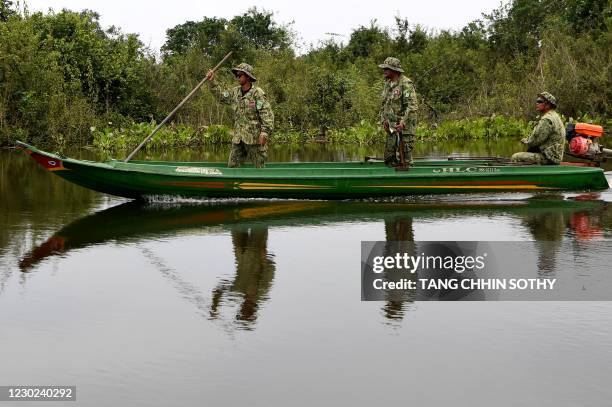 Parakeet Ranger 37 Cambodia Bird Rangers Stock Photos, High-Res Pictures, and Images ...