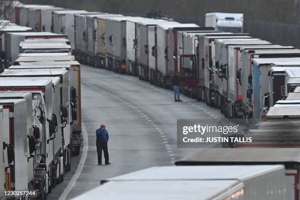 Lorry Que Lorries Queue Photos and Premium High Res Pictures - Getty Images