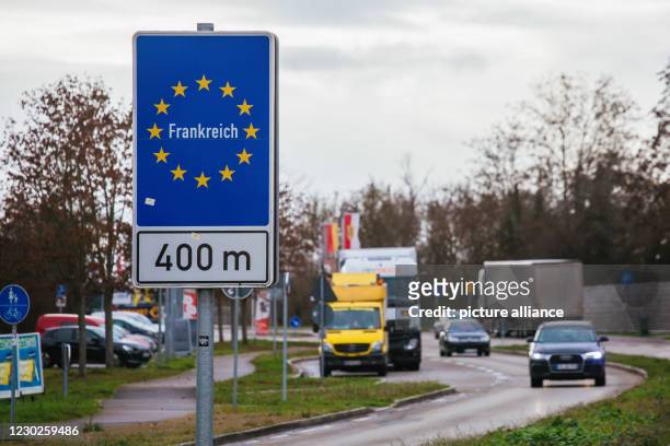December 2020, Baden-Wuerttemberg, Breisach: A sign near the German-French border in Breisach indicates the nearby border crossing. In the past few...