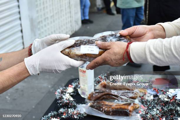 Man delivers a vegan Christmas dinner to a person; With the support of the Animal Heroe association, the initiative was launched to deliver vegan...