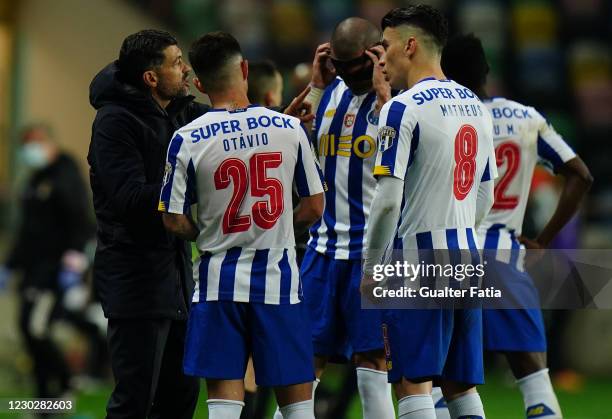 Sergio Conceicao of FC Porto talks with players during the Portuguese Super Cup match between FC Porto and SL Benfica at Estadio Municipal de Aveiro...