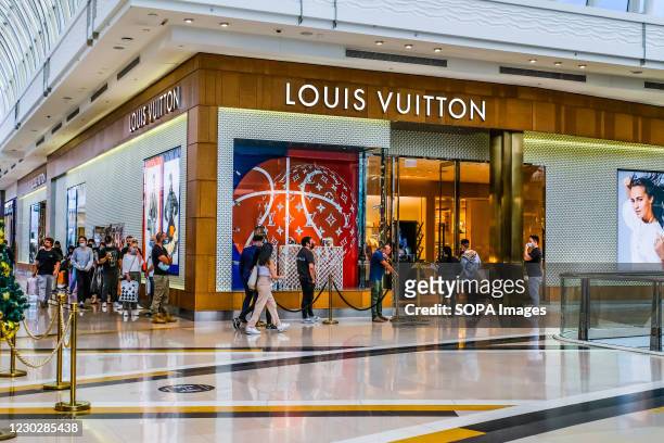 15,084 Louis Vuitton Asia Pacific Stock Photos, High-Res Pictures