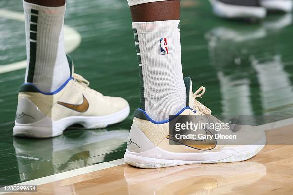 sneakers of Khris Middleton of the Bucks during the... Fotografía noticias - Getty Images