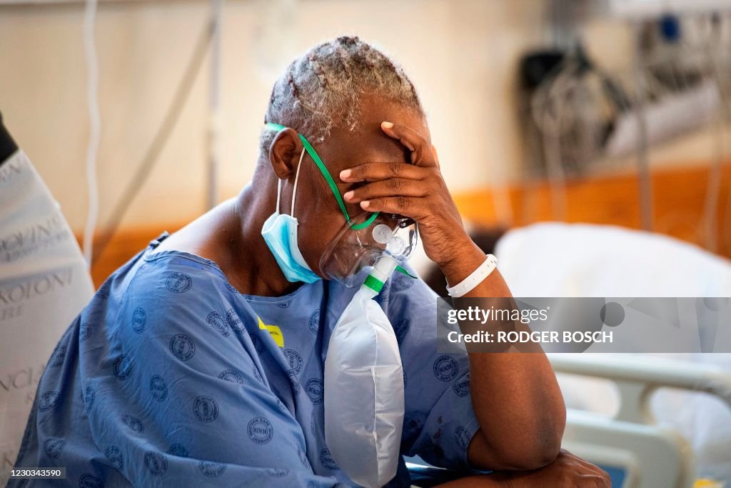 TOPSHOT-SAFRICA-HEALTH-VIRUS