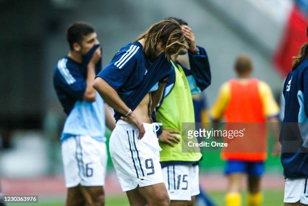 Gabriel Batistuta of Argentina looks dejected during the FIFA World Cup match between Sweden and Argentina, at Miyagi Stadium, Miyagi, Japan, on 12th...