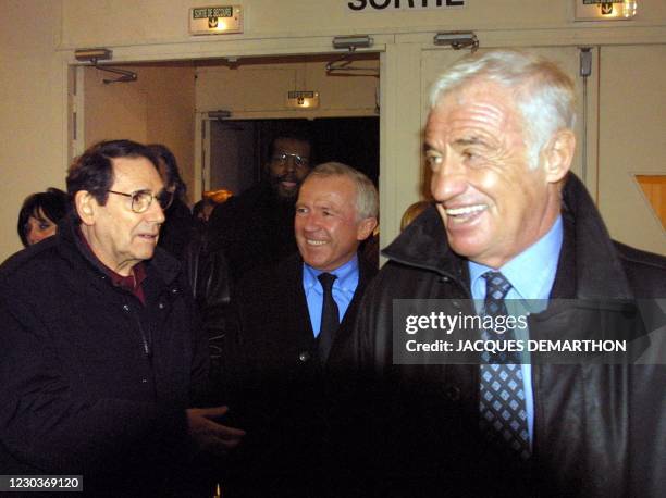 Le comédien Jean-Paul belmondo, l'homme d'affaires François Pinault et le metteur en scène Robert Hossein arrivent, le 20 novembre 2000 au musée des...