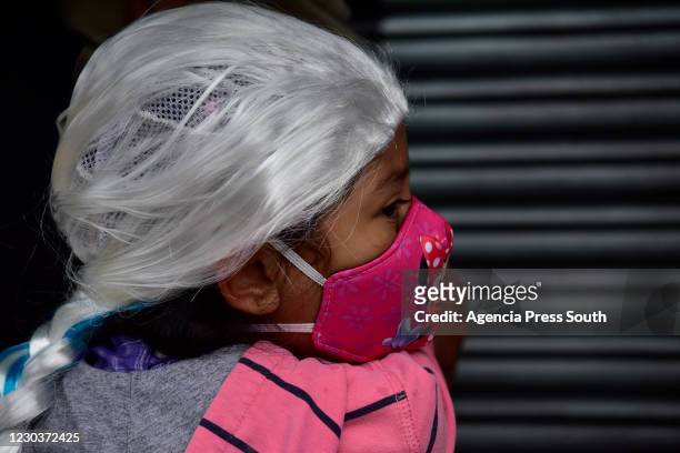 Girl wears a wig to say goodbye to the year on December 31, 2020 in Quito, Ecuador.