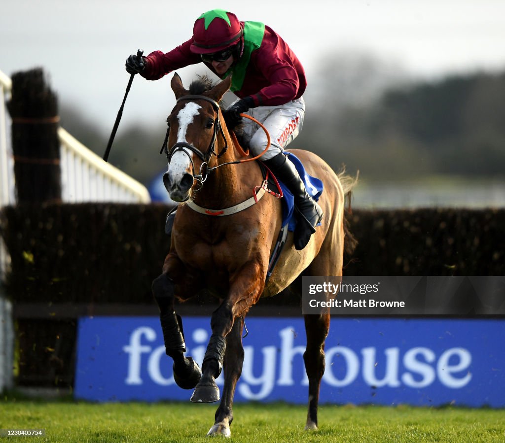 Horse Racing from Fairyhouse