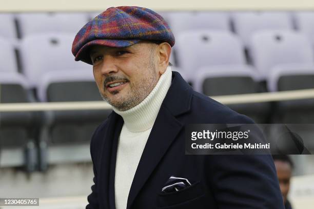 Sinisa Mihajlovic manager of Bologna FC looks on during the Serie A match between ACF Fiorentina and Bologna FC at Stadio Artemio Franchi on January...