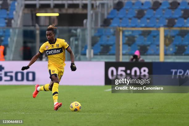 Yann Karamoh of Parma Calcio in action during the Serie A match between Atalanta Bergamasca Calcio and Parma Calcio. Atalanta Bergamasca Calcio wins...