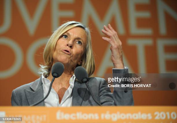 La vice-présidente du Mouvement démocrate Marielle de Sarnez s'exprime le 24 janvier 2010 à Paris, lors d'un meeting pour lancer la campagne du parti...