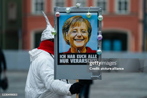 January 2021, Bavaria, Bamberg: A participant in a rally against the Corona restrictions wears a protective smock and an alu hat. According to...