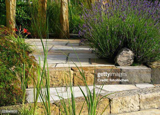 gardendesign - accesorio de jardín fotografías e imágenes de stock