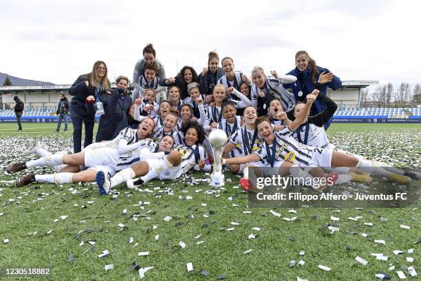 Juventus Women players celebrate the victory during the Women's Super Cup Final match between Juventus and ACF Fiorentina at Stadio Comunale on...