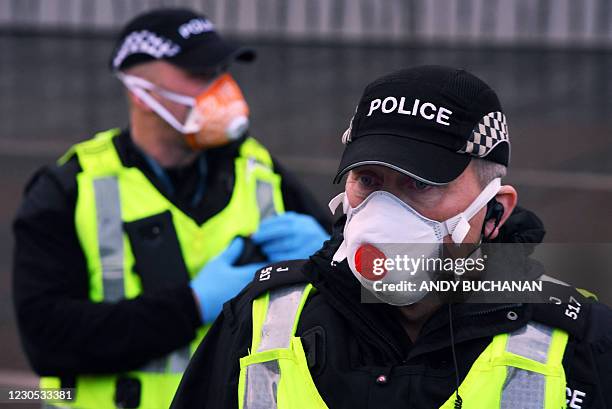 Ppe In Police Scottish Police Officer Fotografías e imágenes de stock - Getty Images