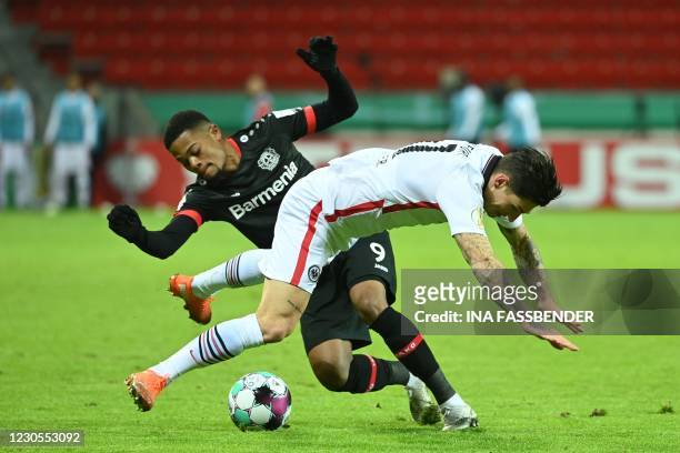 Leverkusen's Jamaican midfielder Leon Bailey and Frankfurt's Swiss midfielder Steven Zuber vie for the ball during the German Cup football match...
