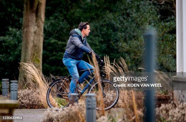 Outgoing Prime Minister Mark Rutte riding a bike arrives at the Catshuis in Tha Hague on January 17, 2021 for a meeting with the ministers of the...