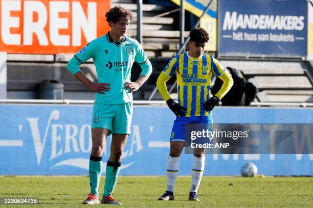 Rick Zuijderwijk of Willem II, Ayman Azhil of RKC Waalwijk na afloop van de Nederlandse Eredivisie-wedstrijd tussen RKC Waalwijk en Willem II Tilburg...