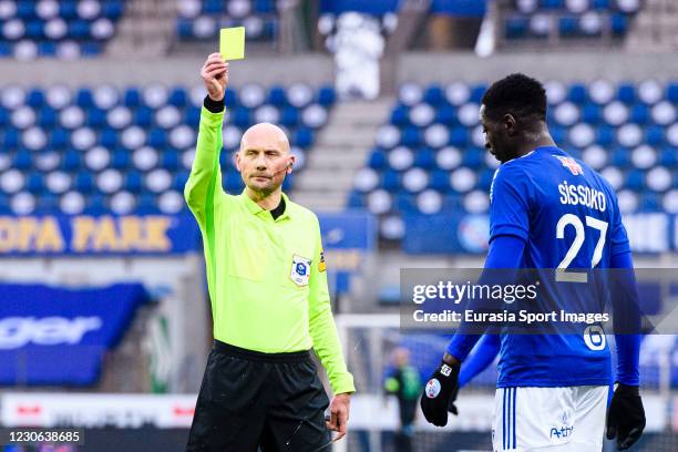 Referee Antony Gautier shows a yellow card for Ibrahima Sissoko of Racing Strasbourg during the Ligue 1 match between RC Strasbourg and AS...