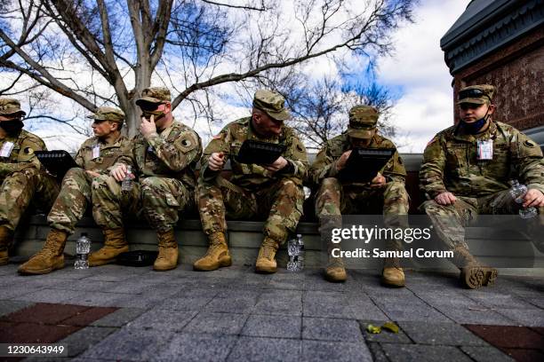 Military Chow Photos and Premium High Res Pictures - Getty Images