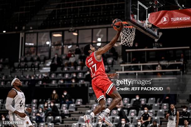 Olympiacos Piraeus' US player Shaquielle McKissic jumps to score during the Euroleague basket ball match ASVEL Lyon-Villeurbanne vs Olympiacos...