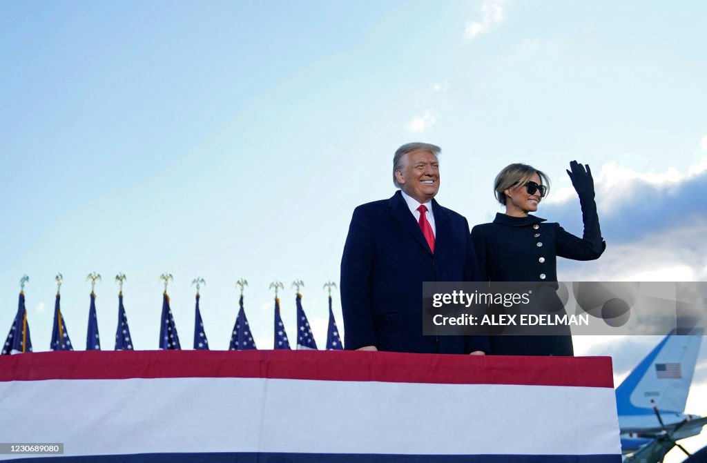 TOPSHOT-US-POLITICS-DEPARTURE-TRUMP