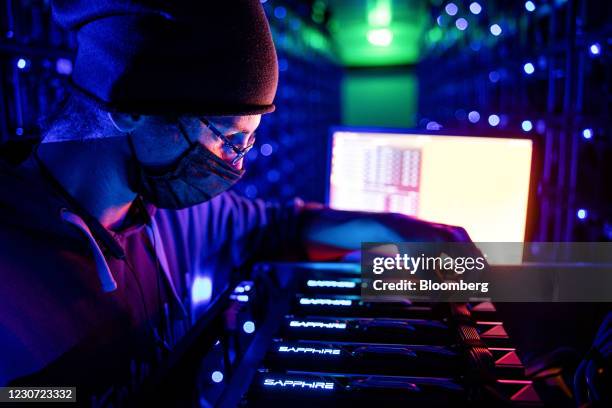 An engineer inspects Sapphire Technology Ltd. AMD graphics processing units at the Evobits crypto farm in Cluj-Napoca, Romania, on Wednesday, Jan....