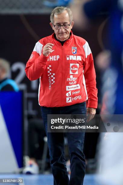 Head coach of Croatia Lino Cervar during the 27th IHF Men's World Championship Group II match between Argentina and Croatia at Cairo Stadium Sports...