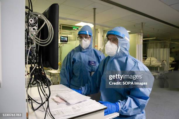 Hospital Computer Testing 373 Computer Confirmed Stock Photos, High-Res Pictures, and Images ...