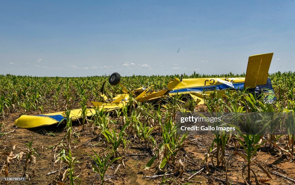 Crop-spraying aircraft crashes in a field in Bultfontein in South Africa