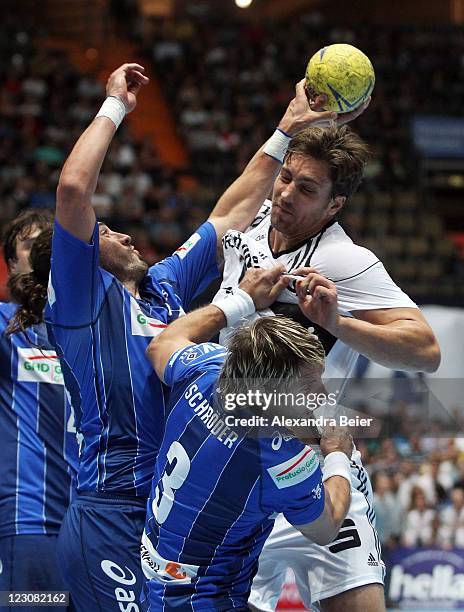 Marcus Ahlm of Kiel is challenged by Bertrand Gille and Stefan Schroeder of Hamburg during the Handball Supercup match between HSV Hamburg and THW...
