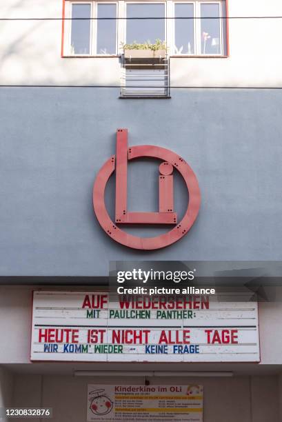 January 2021, Saxony-Anhalt, Magdeburg: The Oli-Lichtspiele in Magdeburg say goodbye to their guests with the slogan "Auf Wiedersehen mit Paulchen...