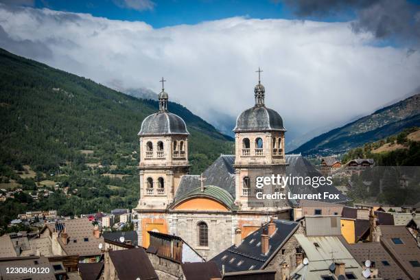 colossal church - briançon foto e immagini stock