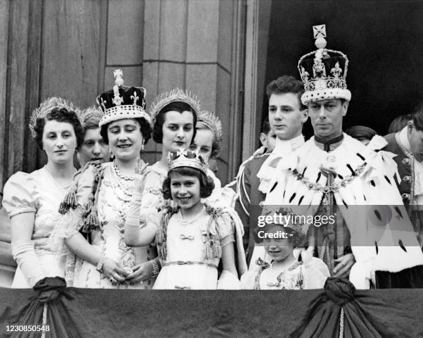 Queen Elizabeth , her daughter Princess Elizabeth , Queen Mary , Princess Margaret and the King George VI , pose at the balcony of the Buckingham...