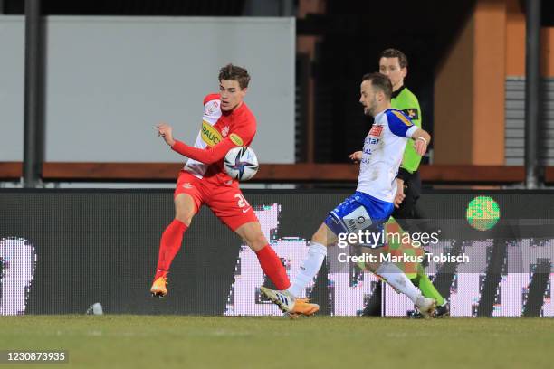 Luca Sucic of Salzburg and Christian Klem of Hartberg during the Tipico Bundesliga match between TSV prolactal Hartberg and FC Red Bull Salzburg at...