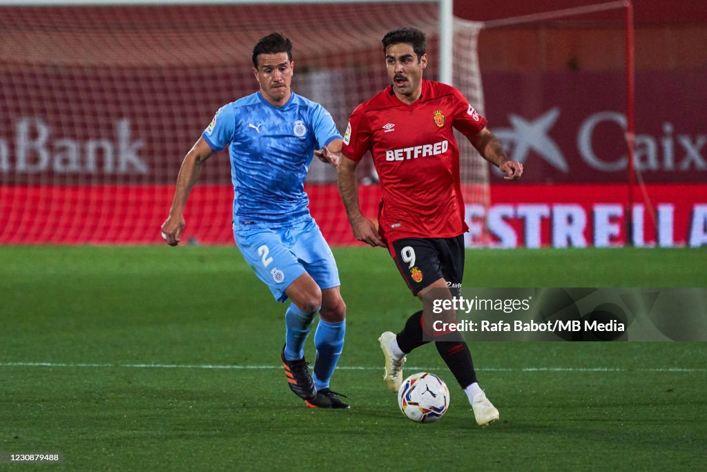 Abdon Prats of RCD Mallorca and Bernardo Espinosa of Girona FC... News Photo Getty Images Abdon Prats of RCD Mallorca and Bernardo Espinosa of Girona FC... News Photo Getty Images
